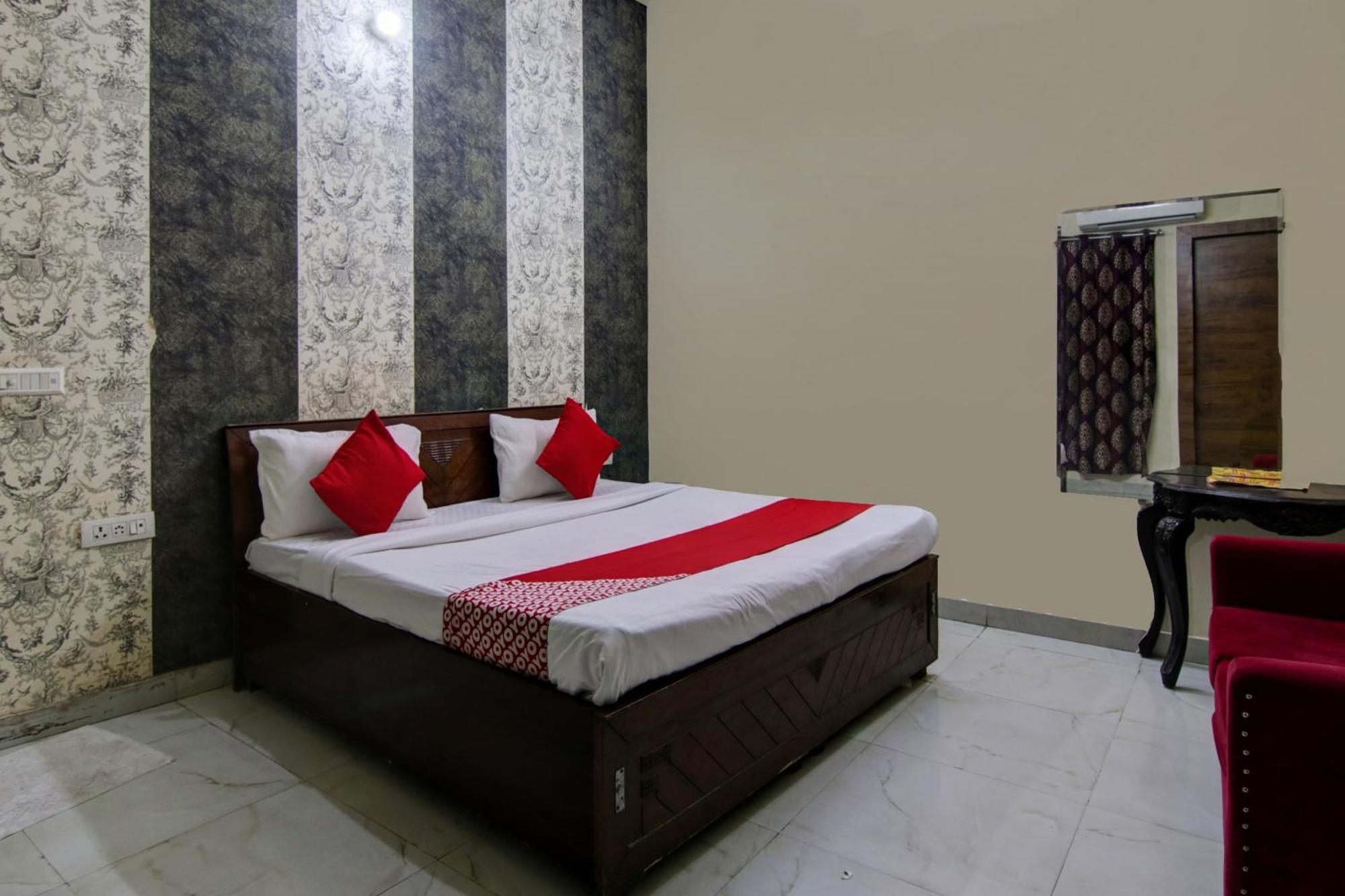 Hotel Yash House นิวเดลี ภายนอก รูปภาพ