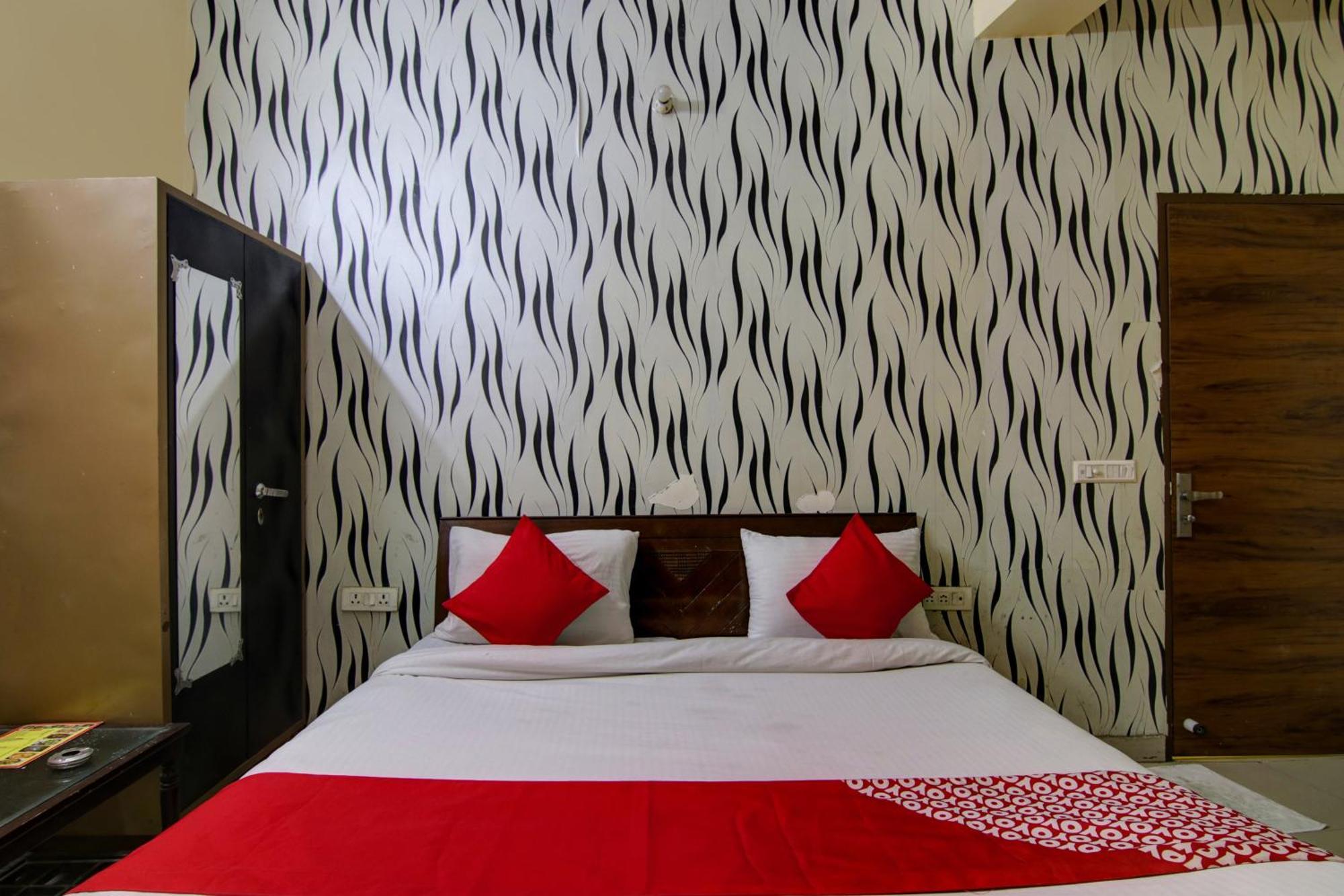 Hotel Yash House นิวเดลี ภายนอก รูปภาพ