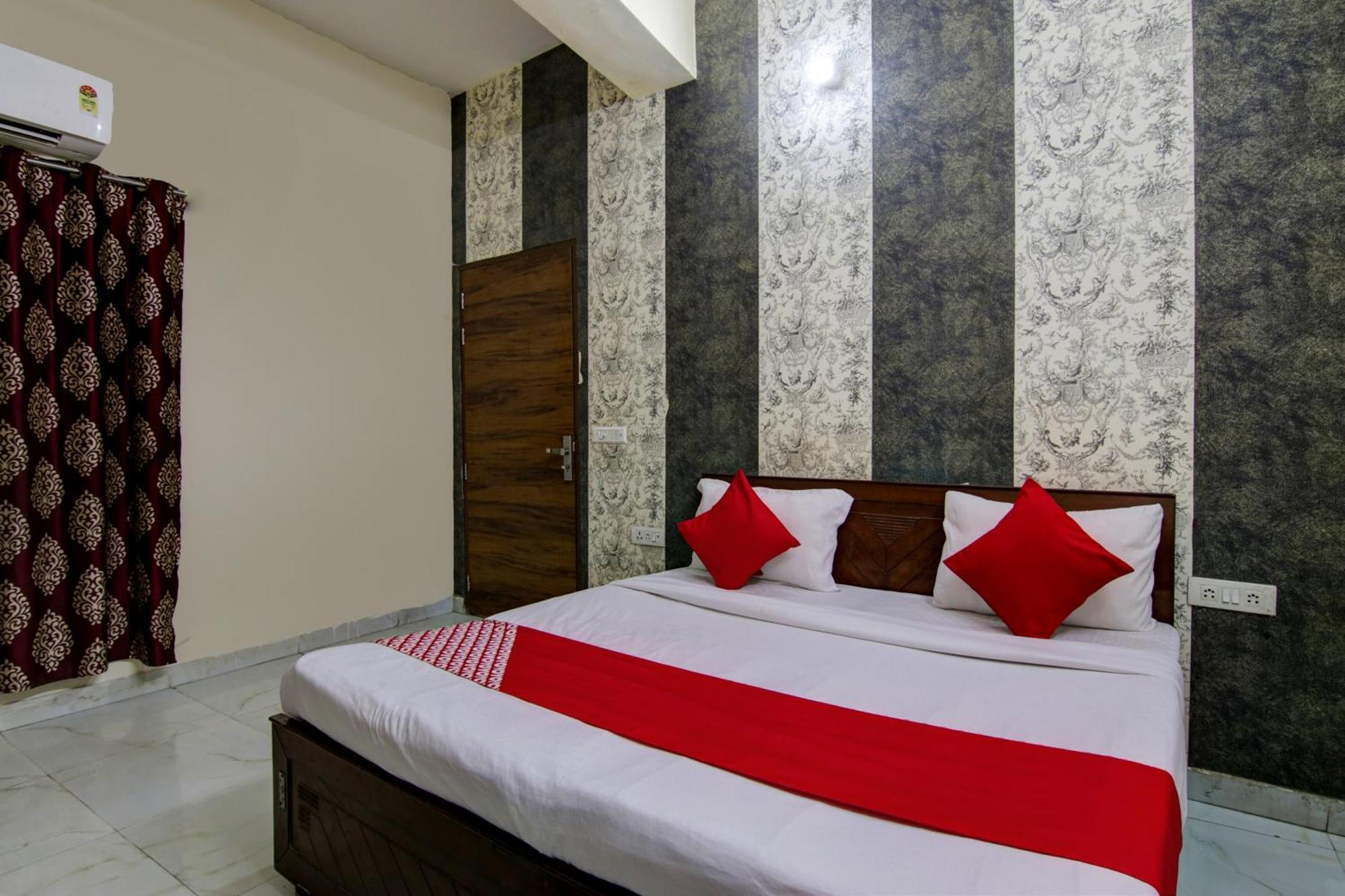 Hotel Yash House นิวเดลี ภายนอก รูปภาพ