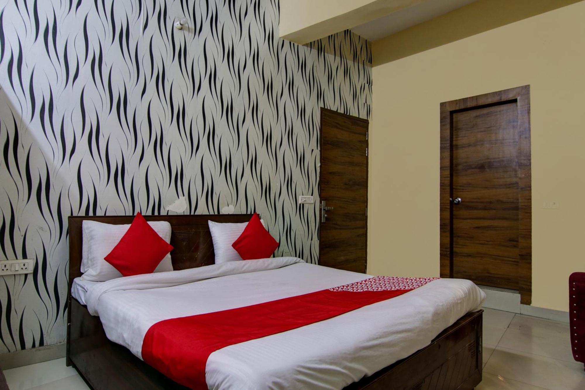 Hotel Yash House นิวเดลี ภายนอก รูปภาพ