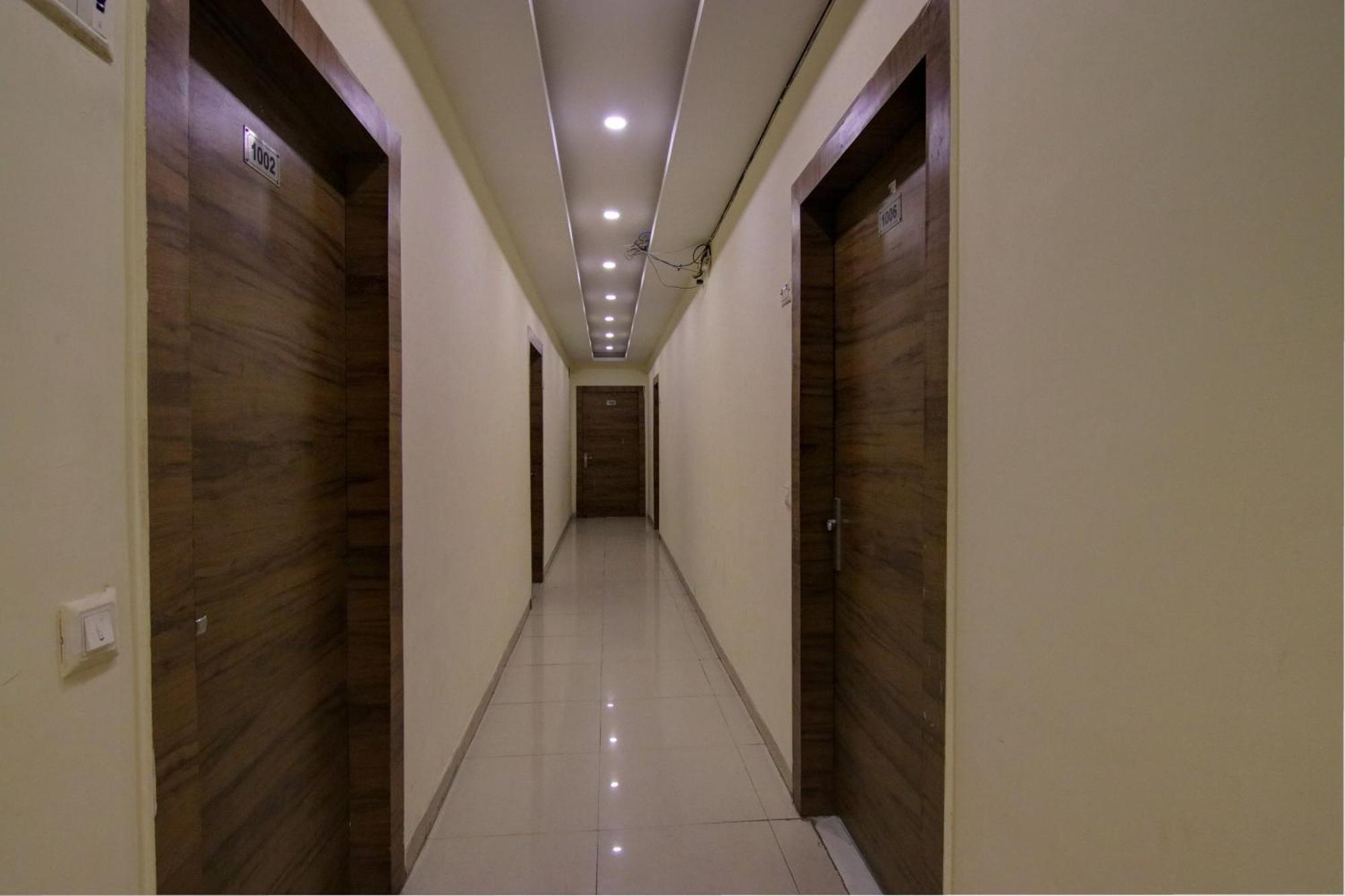 Hotel Yash House นิวเดลี ภายนอก รูปภาพ