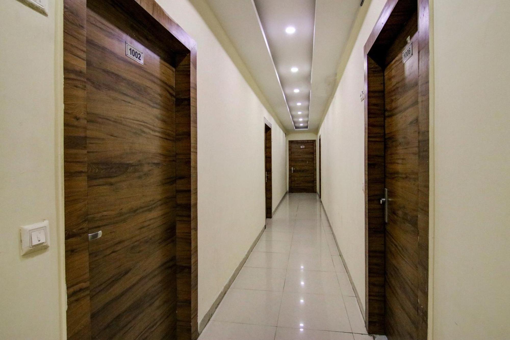Hotel Yash House นิวเดลี ภายนอก รูปภาพ
