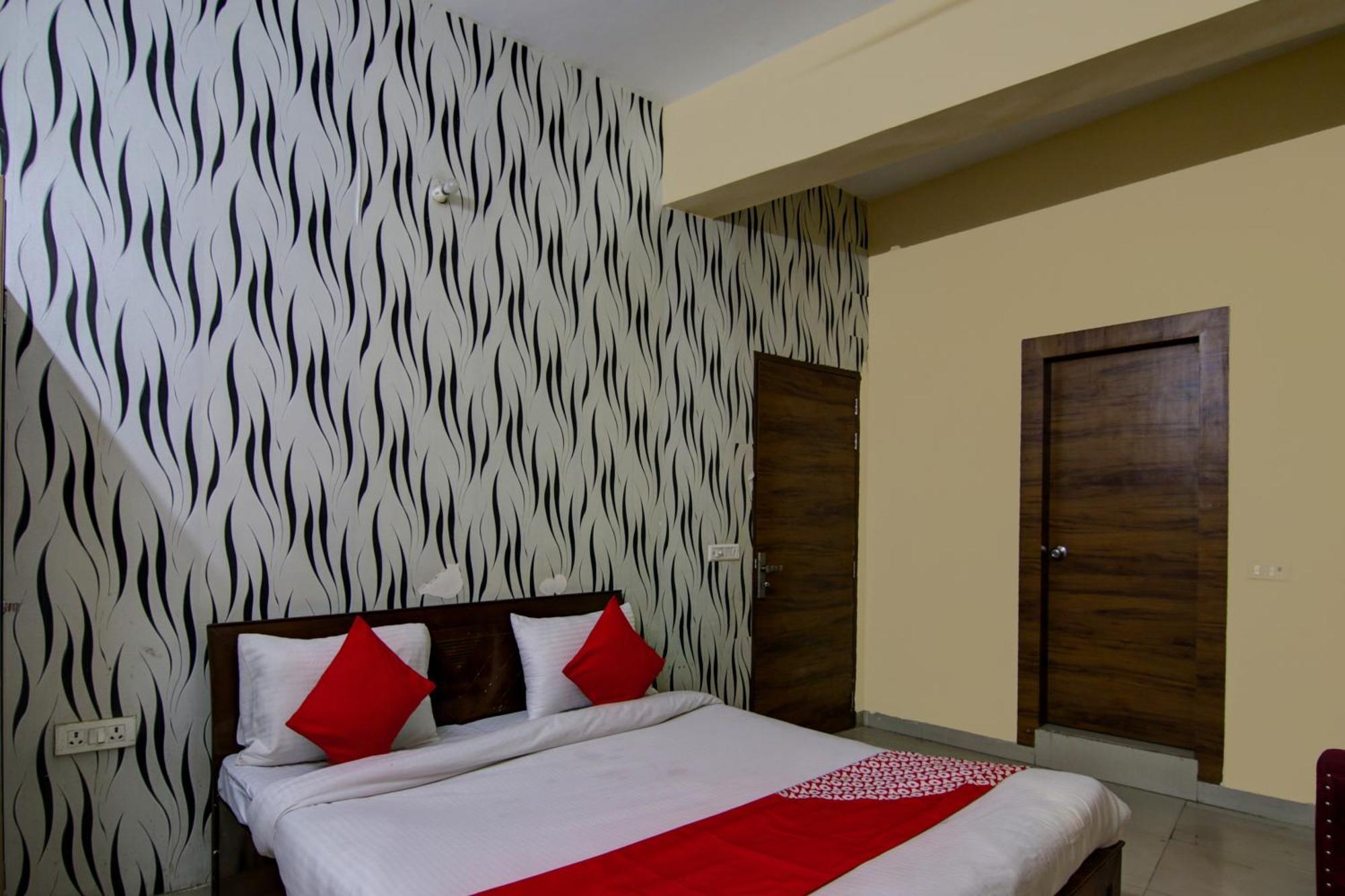 Hotel Yash House นิวเดลี ภายนอก รูปภาพ
